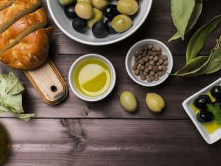 Названы три продукта, которые известные долгожители ели каждый день
