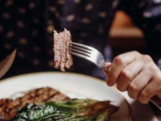 Ці продукти можуть викликати рак: дієтолог розповіла якої їжі варто уникати