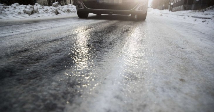 Як не вилетіти з дороги в ожеледицю: головне правило першої секунди для автомобіліста