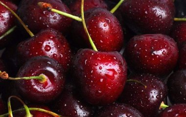 Дієтолог вказала на користь черешні та вишні для якісного сну