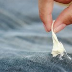 Как легко удалить прилипшую на одежду жевательную резинку: 4 лучших способа