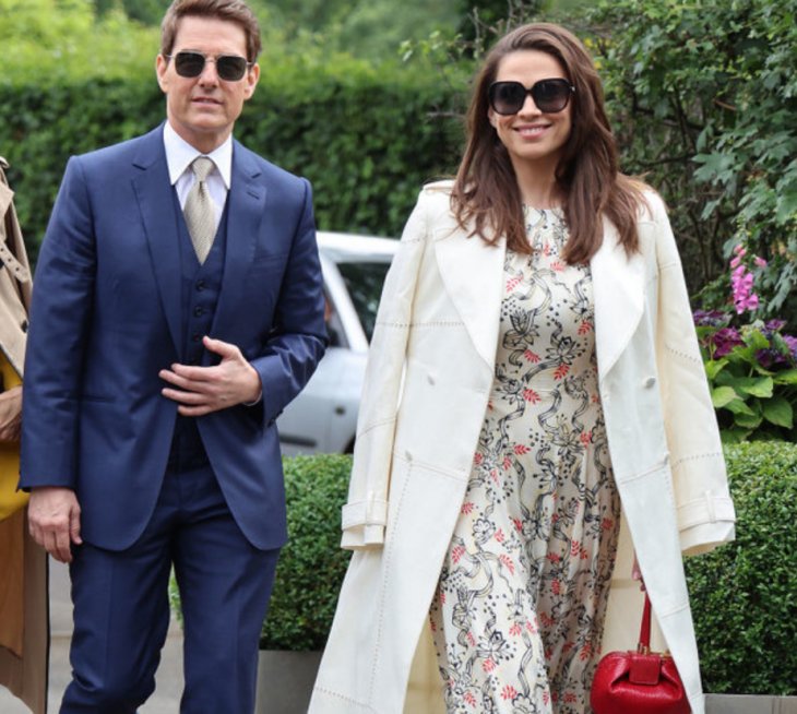 Том Круз впервые вышел в свет с новой возлюбленной