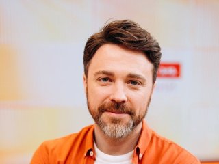 Ведучий 1+1 Олександр Попов розлучився з дружиною після двох років шлюбу