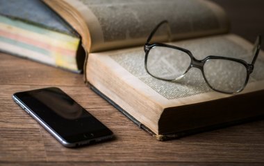 Вікова далекозорість: причини, прояв та способи коригування