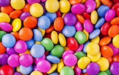 Знайдіть прихований гудзик серед солодощів: візуальна головоломка на уважність