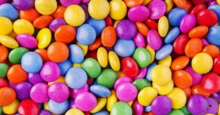 Знайдіть прихований гудзик серед солодощів: візуальна головоломка на уважність