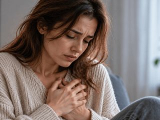 Чому від суму болить серце: лікарі пояснили, як тіло реагує на емоції