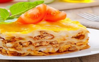 Лазанья с мясным фаршем и пармезаном