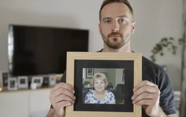 Син після смерті матері знайшов лотерейний білет та виграв 18 тисяч фунтів