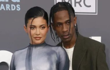 Трэвис Скотт считает, что Кайли Дженнер пытается привлечь его внимание публичными поцелуями с Тимоти Шаламе