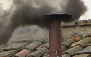Як почистити димохід від сажі в домашніх умовах, що потрібно спалити