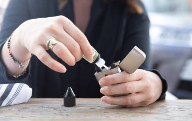Лікарка пояснила, за якими органами б'ють електронні сигарети