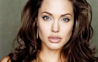 Анджелина Джоли постепенно набирает вес