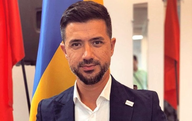 Экс-муж Ани Лорак на фоне слухов о разводе со второй женой, уехал в Турцию с дочерью