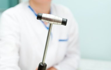 Медики рассказали, на какое опасное заболевание может указывать звон в ушах
