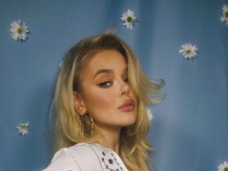 Аліна Гросу замилувала ніжними фото з новонародженим синочком і заінтригувала його іменем