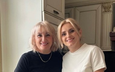 Федишин замилувала фото з мамою-красунею та показала, як замішує з нею тісто на паски до Великодня