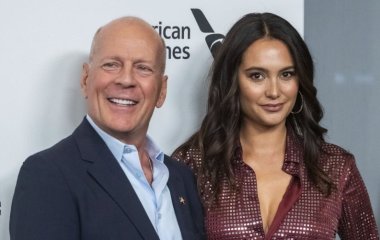 Жена больного деменцией Брюса Уиллиса показала редкие романтические фото с мужем