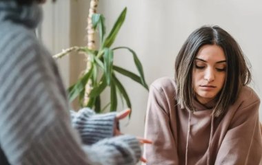Как понять, что вас недолюбливают: три признака, которые помогут заглянуть в мысли собеседника