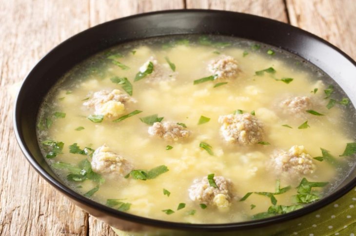 Куриный суп с сырными шариками: необычное блюдо из обычных ингредиентов