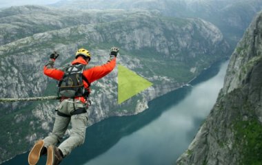 Самая высокая в мире платформа для банджи-джампинга стала достопримечательностью Тегерана