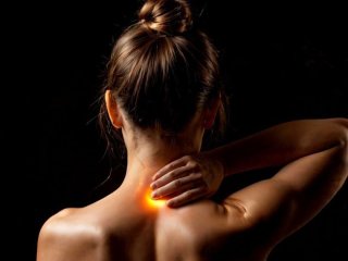 Біль у спині та шиї може бути раннім симптомом раку: яку небезпеку не варто ігнорувати