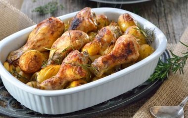 Куриные бедрышки с медом и томатным соусом: как приготовить вкусное блюдо