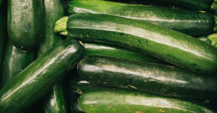 Кабачки розміром з диню: потрібно просто закопати на грядці один предмет
