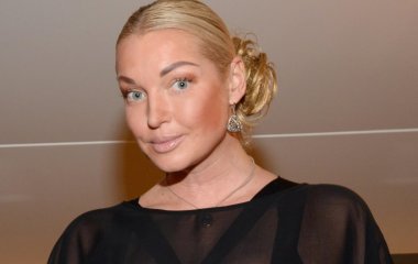 Анастасия Волочкова села на шпагат с Никитой Джигурдой