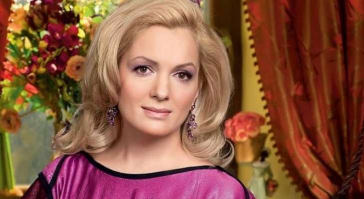 Мария Порошина позировала в элегантном платье