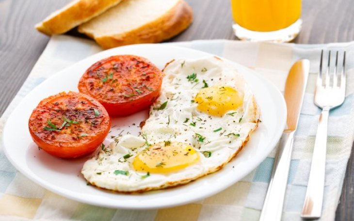 Дієтолог розповів, які продукти краще не їсти на сніданок.