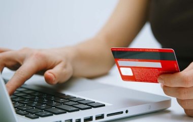 Як не стати жертвою шахраїв під час онлайн-шопінгу: правила безпеки
