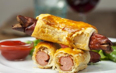 Идеально к чаю: рецепт сосисок в тесте от шеф-повара