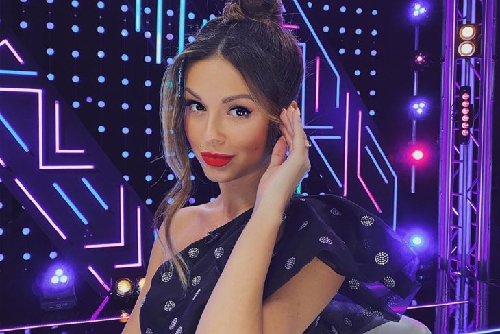 Нюша продемонстрировала фигуру в купальнике