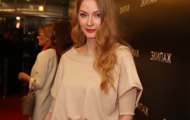 Светлана Ходченкова выбрала стильный комплект для красной дорожки