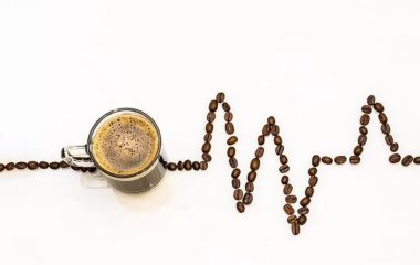 Три поради від лікаря: як пити каву, щоб залишитися здоровою