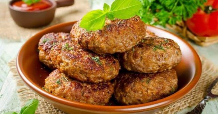 Рецепт соковитих котлет: який продукт додати, щоб страва не втрачала свіжості чотири дня  