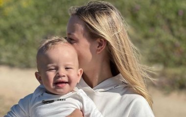 Жена Виктора Павлика назвала причину задержки речи у годовалого сына