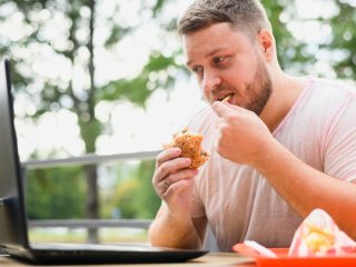 Эти популярные продукты ухудшают настроение и приводят к депрессии