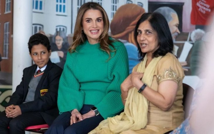 В зеленом свитере и брюках: королева Рания на встрече с беженцами