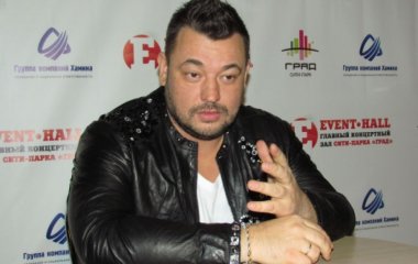 Сергей Жуков сыграл с поклонниками в игру