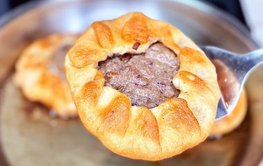 Их вкус запомните надолго: рецепт беляшей с мясом на сковороде