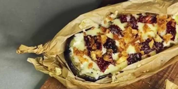 Баклажаны с тремя видами сыра и вялеными томатами: простой рецепт вкуснейшего блюда