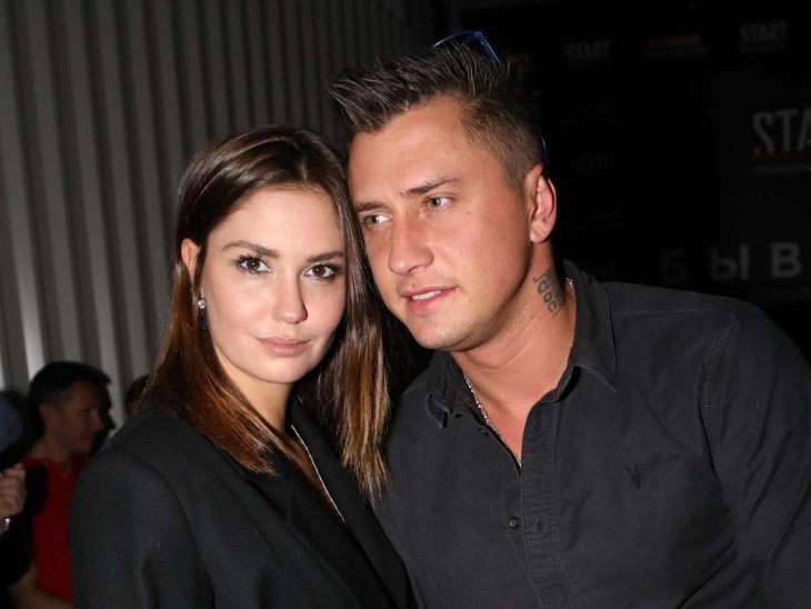 Агата Муцениеце и Павел Прилучный воссоединились на школьной линейке у сына