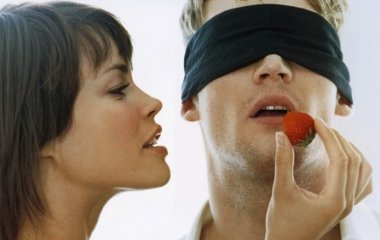 Приправа для секса: 6 креативных способов использовать повязку на глаза
