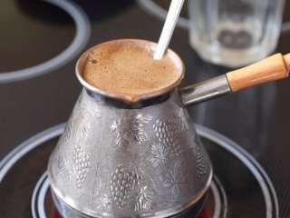 Ми варили каву неправильно все життя: покроковий гід з приготування напою в турці від професіоналів