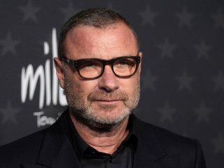 Голлівудська зірка Лієв Шрайбер відвідав важкохворих дітей в Україні та зворушив зустріччю