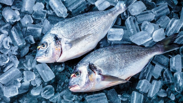 Як почистити рибу без ножа: топ дієвих методів