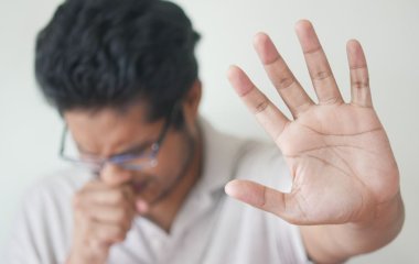 У чоловіка розірвалося яєчко після сильного кашлю