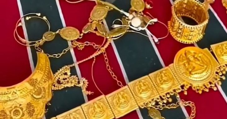 Блогерка хизувалася багатством у Мережі: з її будинку винесли коштовності на тисячі доларів — відео